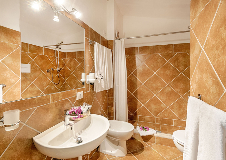 Bathroom 5, Colonna Hotel Du Golf, Olbia-Tempio