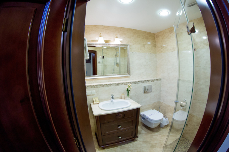 Bathroom 5, Apart-hotel Horowitz, L'vivs'ka