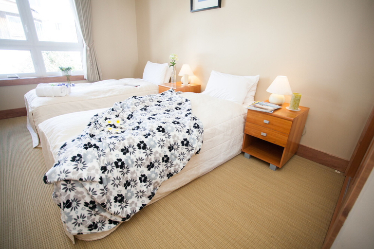 Bedroom 3, Niseko Alpine Apartments, Kutchan