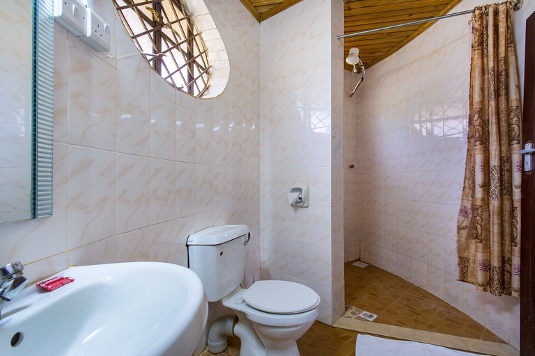 Bathroom, Hôtel Le Premier, Kitutu Chache South