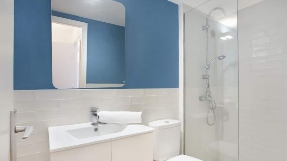 Bathroom 3, Apartamento Calella Park, Girona