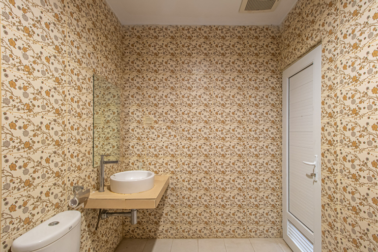 Bathroom 12
