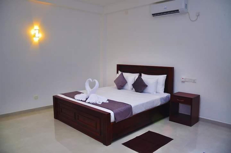 Bedroom 2, Airport Grand Holiday Home, Katana