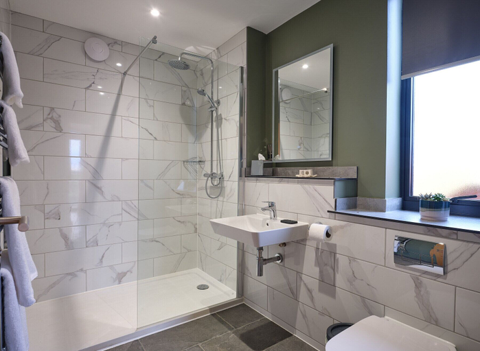Bathroom 4, The Mole Resort - Lodges, Devon