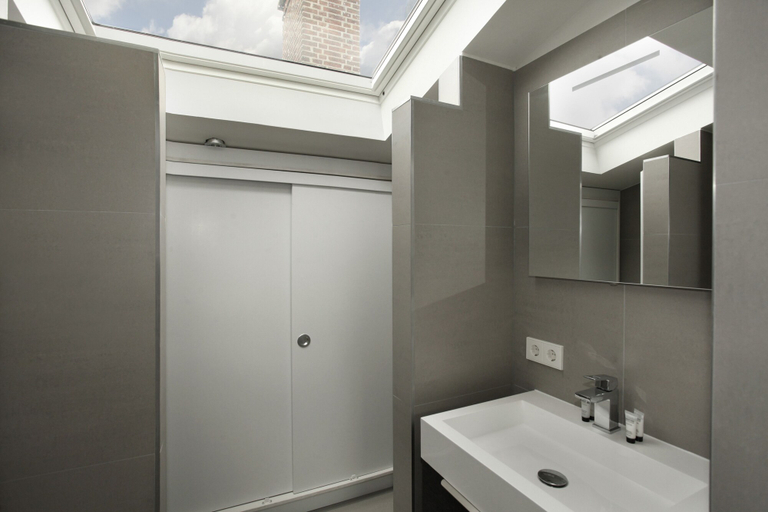 Bathroom 4, Stayci Apartments Westeinde, Den Haag