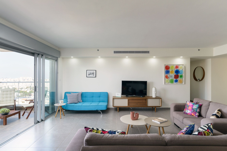Others 5, Deluxe & Terrace with City Overview by FeelHome