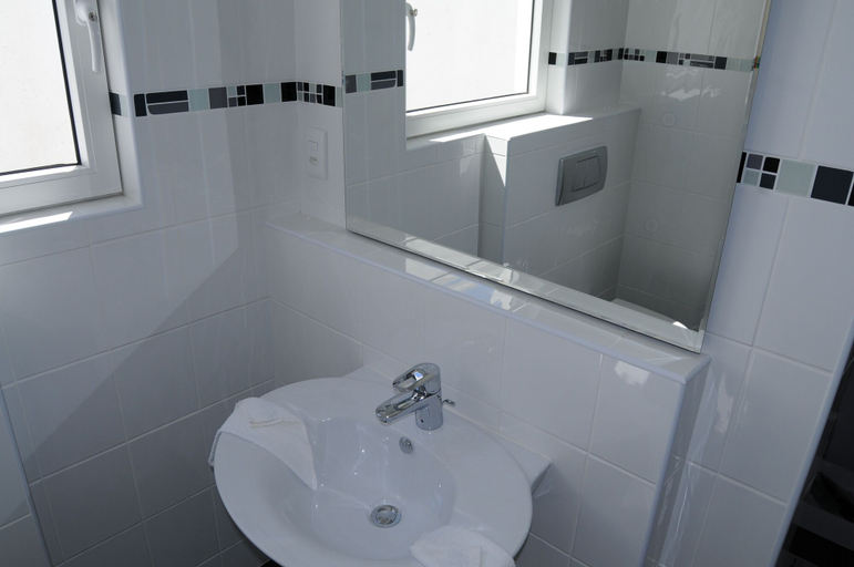 Bathroom 4, Quay West, West Coast