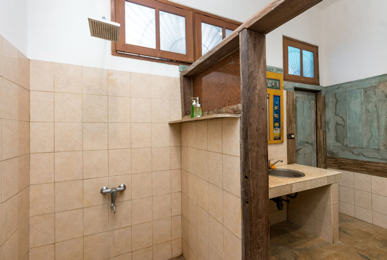 Bathroom 29