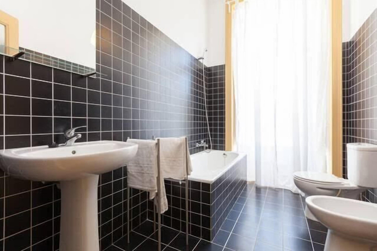 Bathroom 5, A Vianesa Guest House, Viana do Castelo