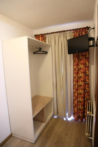 Bedroom 3, Hotel Alpenhof, Gramado