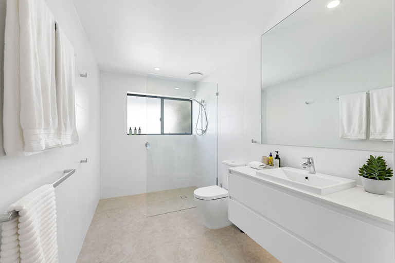 Bathroom 3, Crystal Shores Sunshine Beach, Noosa - Sunshine-Peregian