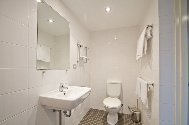 Bathroom 4
