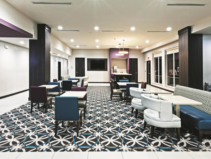 Food & Drinks, Comfort Inn & Suites, Rogers