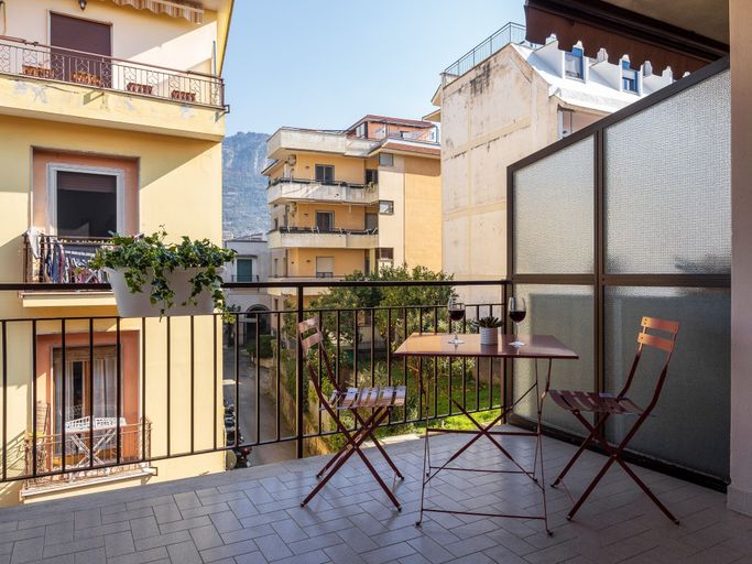 Others 5, Harmony House, Napoli