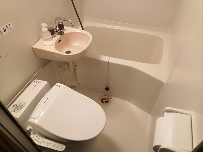 Bathroom 5, JOYinn, Itō