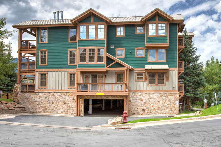 Exterior & Views 2, Town Pointe by KBM, Summit