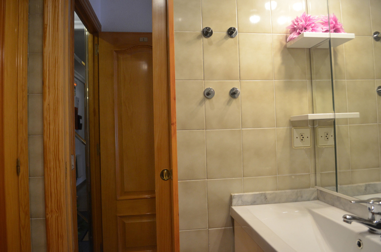 Bathroom 2, Iberos Jaén, Jaén