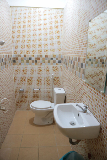 Bathroom 3, Centillo Travellers Inn, Malay