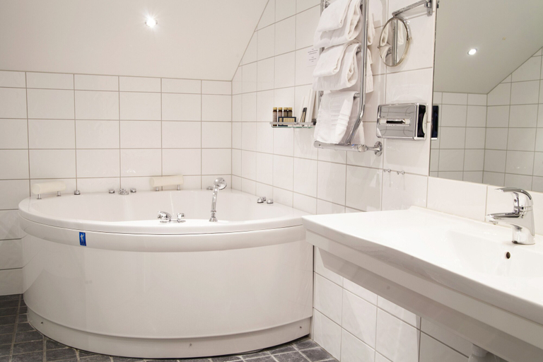 Bathroom 5, Hotel Skansen, Mörbylånga