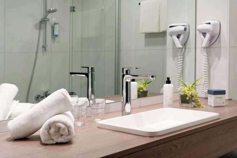 Bathroom 5, ATLANTIC Hotel Landgut Horn, Bremen