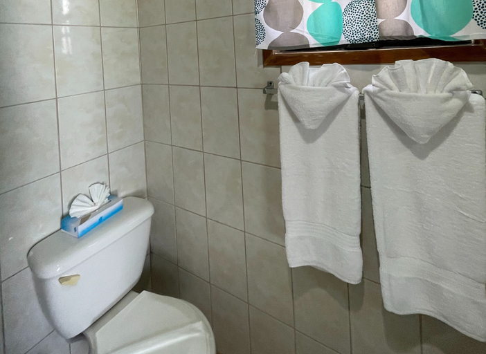 Bathroom 3, Isla Marisol Resort