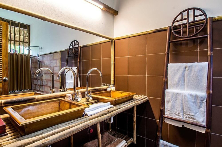 Bathroom 5, The Island Lodge, Châu Thành