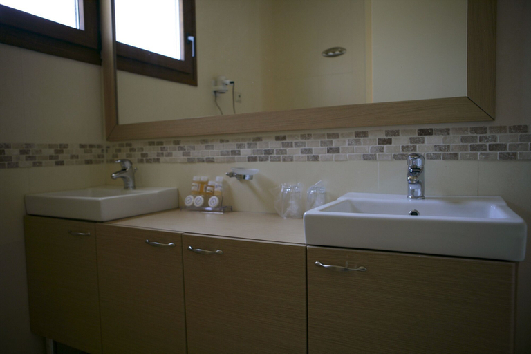 Bathroom 5, Lemnos Village Resort Hotel, North Aegean
