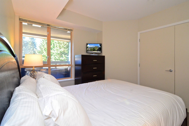 Bedroom 5, Whistler Blackcomb VR at Tyndall Stone, Squamish-Lillooet