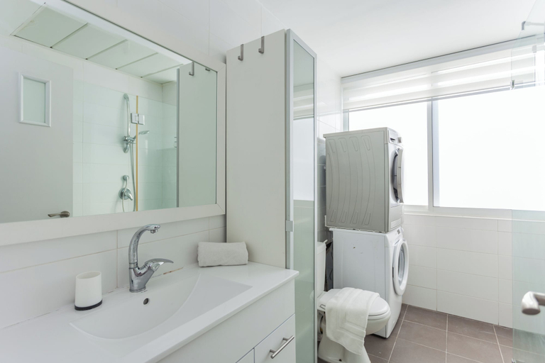 Bathroom 3, 2 bedroom apartment by Hilton Beach