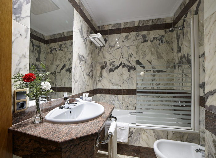 Bathroom 4, Hotel Zenit Dos Infantas, Zamora