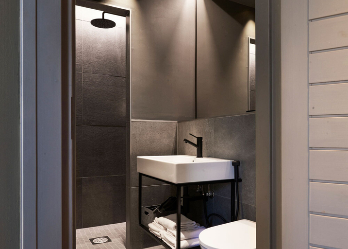 Bathroom 3, The Torby, Uusimaa