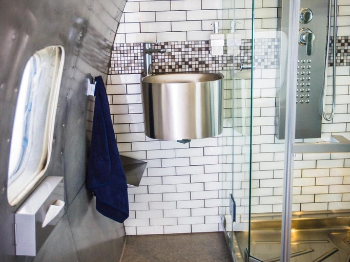 Bathroom 5, Aerotel Hoedspruit, Mopani