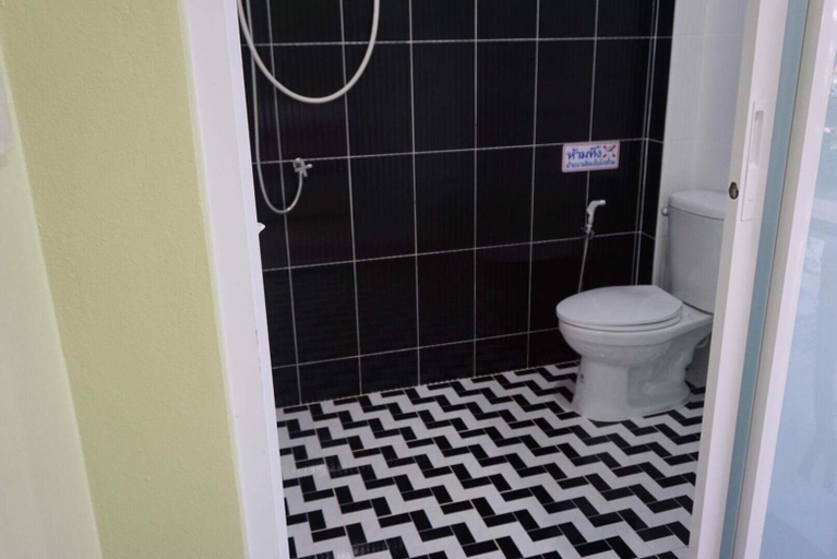 Bathroom 3, Meephawa Resort, Amphawa