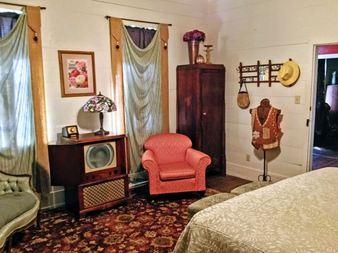 Bedroom 2, The Baines House Inn, Bell