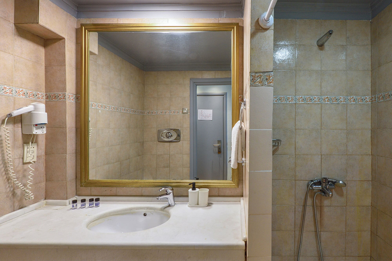 Bathroom 4, Le Palace Hotel, Central Macedonia