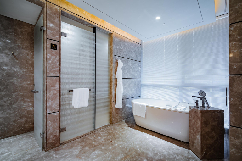 Bathroom 14
