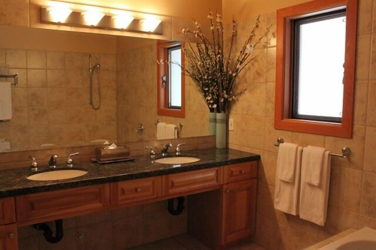 Bathroom 3, Mountain Town Properties Olaus House, Kootenay Boundary