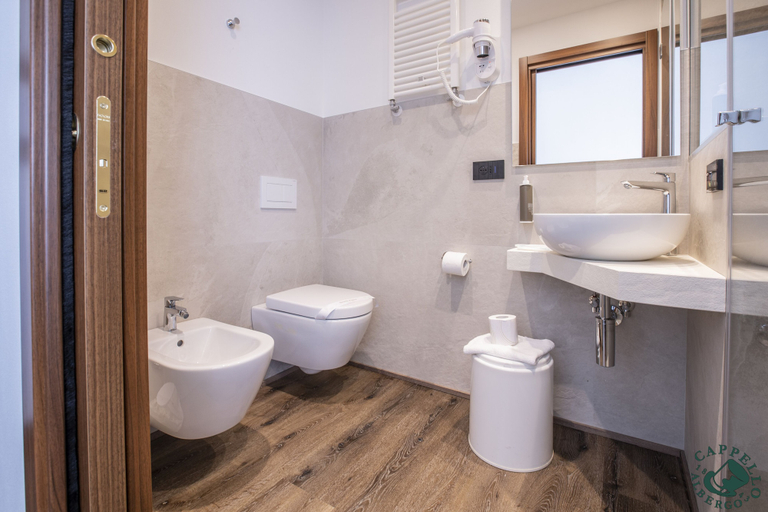 Bathroom 5, Albergo Cappello e Cadore, Belluno