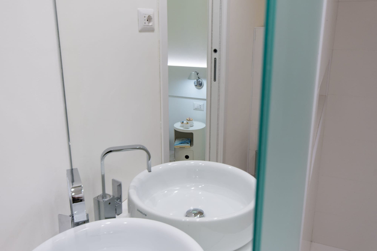 Bathroom 5, Hotel L'Aragosta, Nuoro