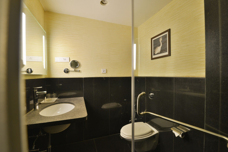 Bathroom 5, Hotel The Golden Oak Central by Citrus Prime, Raipur