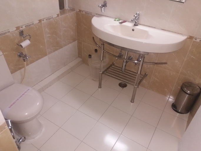 Bathroom 4, Hotel Kings Corner, Jaipur