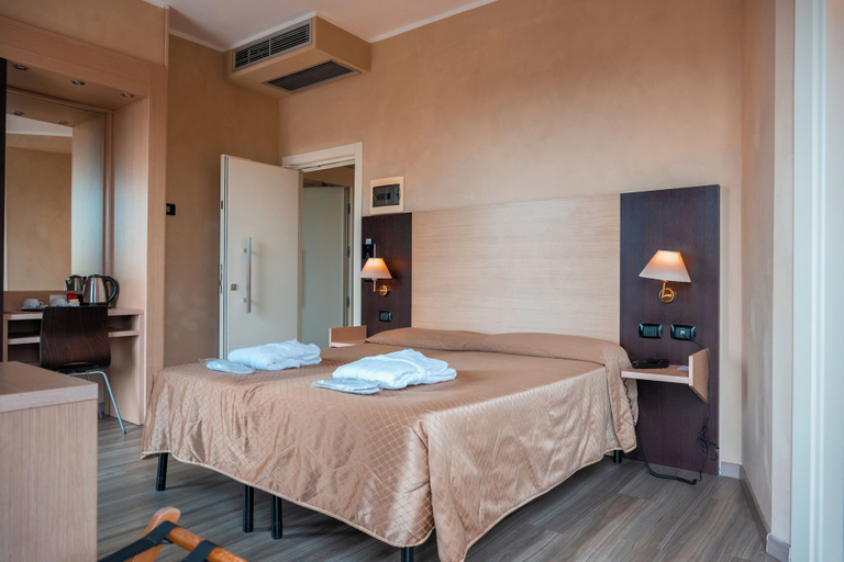 Bedroom 2, Hotel Terme Pellegrini, Pistoia