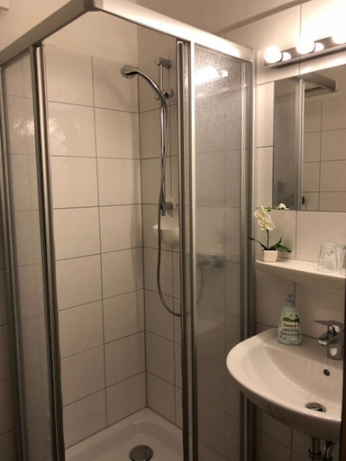 Bathroom 5, Hotel am Siebenpfennigsknapp, Unna