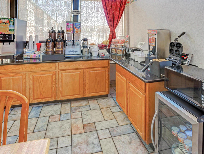 Food & Drinks 4, Super 8 By Wyndham Yreka, Siskiyou