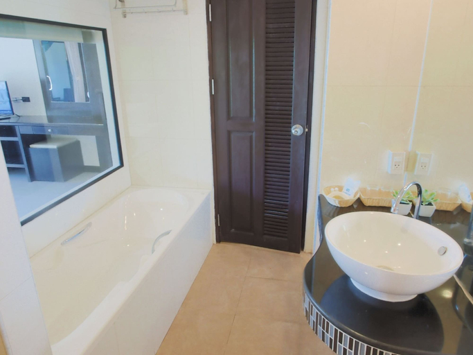 Bathroom 3, Bailan Beach Resort, Koh Chang