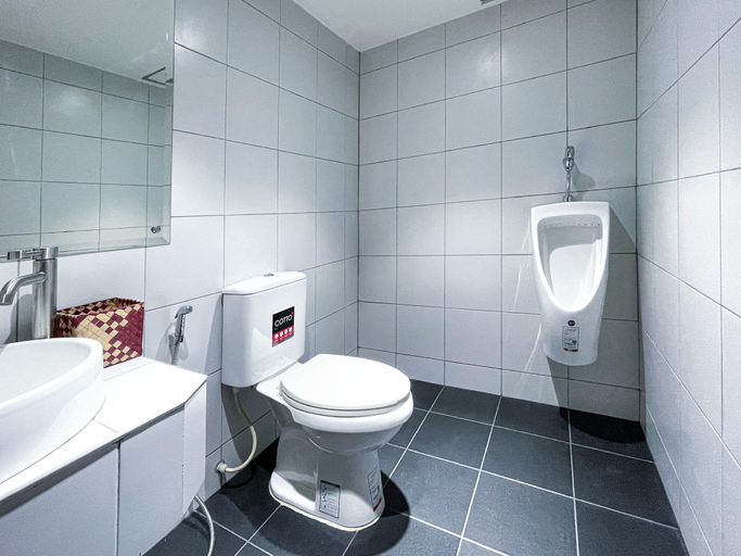 Bathroom 4, Pacific Hotel, Phnom Penh