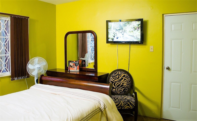 Bedroom 2, Stadium Gardens Suite