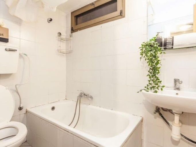 Bathroom, Cozy Ben Yehuda Hideaway-Tel Aviv RENTAL