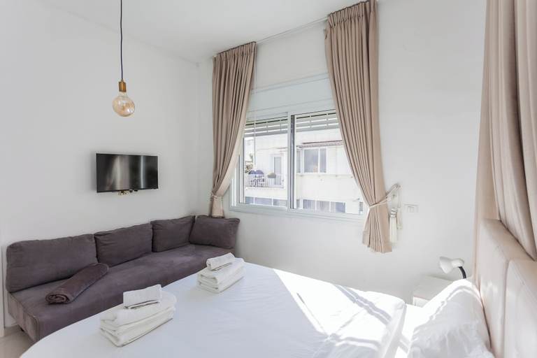 Bedroom 2, 2 bedroom apartment by Hilton Beach