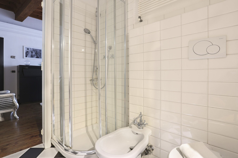 Bathroom 3, Pontevecchio Stylish Apartment in Florence, Florence